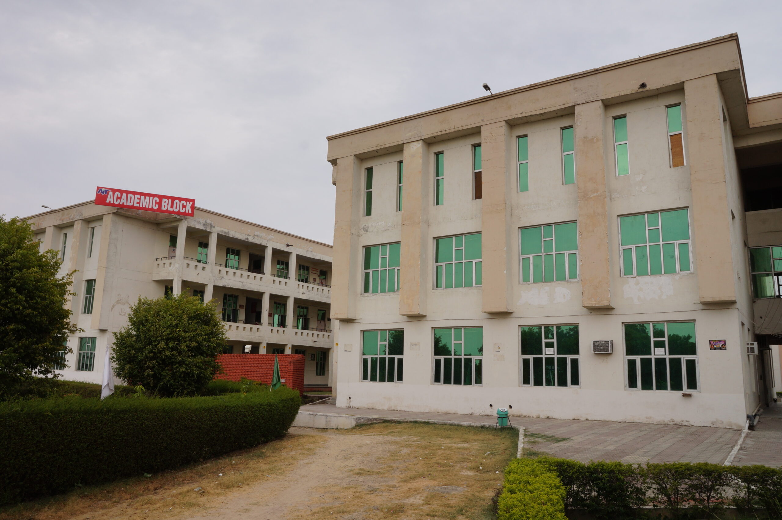 Apollo Institute of Technology Kanpur building